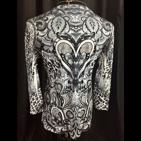 Beautiful shirt by Style & Co in size medium - Picture 2 of 2